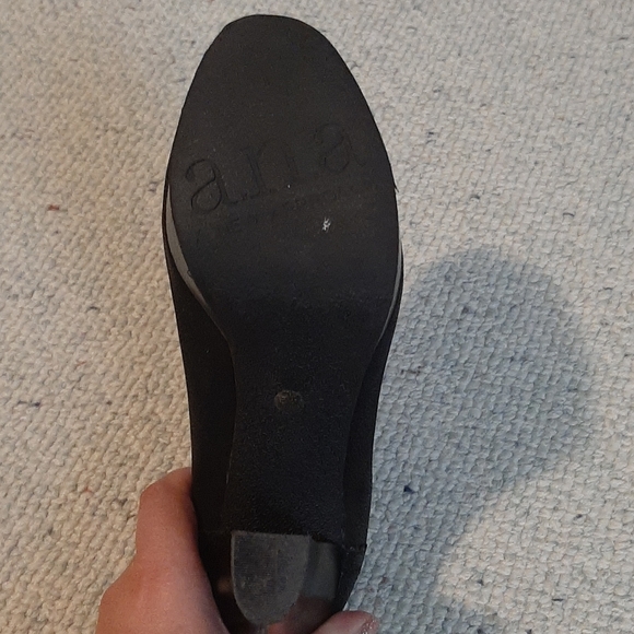 Black Heels - Picture 3 of 3